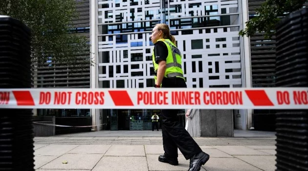 İngiltere İçişleri Bakanlığı önünde bıçaklı saldırı