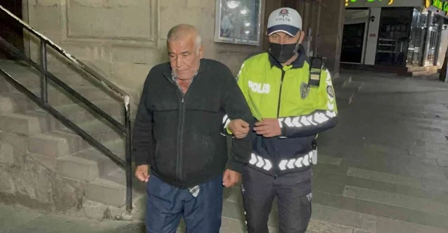 İş umuduyla geldiği Aksaray’da sokakta kalan yaşlı adama polis yardım eli uzattı