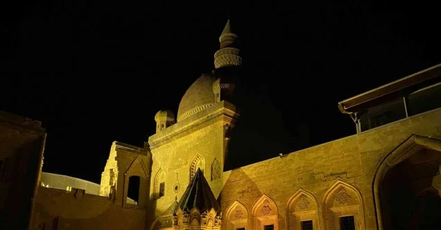 İshak Paşa Sarayı’nın gece manzarası mest etti