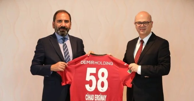 İspanya Büyükelçisi’ne Sivasspor forması hediye edildi