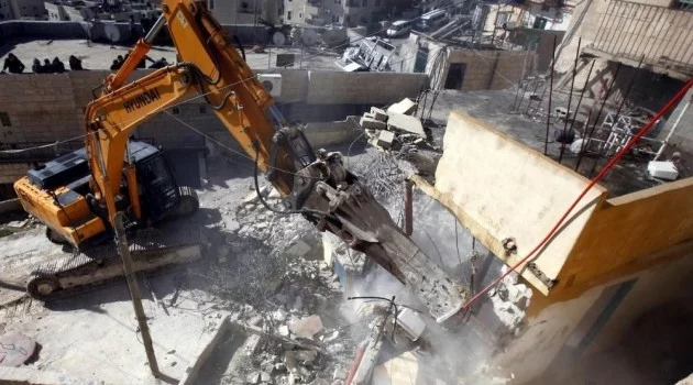 İsrail, Kudüs’te ve El Halil’de  Filistinlere ait evlerini yıktı
