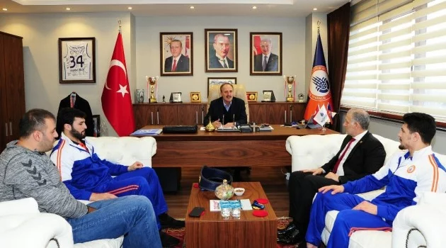 İstanbul BBSK, Metehan Başar ve Cengiz Arslan ile yeni sözleşme imzaladı