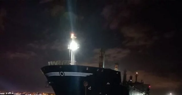İstanbul Boğazı’nda arıza yapan gemi Küçükçekmece Demir Bölgesine demirletildi