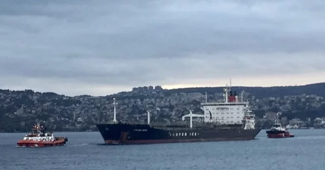 İstanbul boğazında arıza yapan tanker sürüklendi