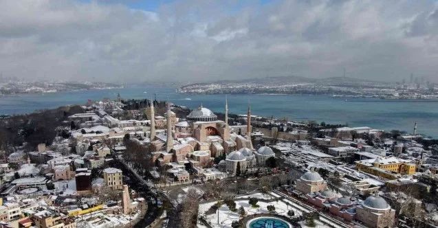 İstanbul’da masalsı kar manzaraları, tarihi yarımada beyaza büründü