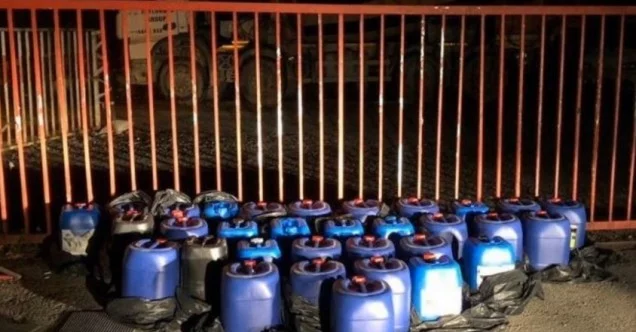 İstanbul’da uyuşturucu yapımında kullanılan 1 tona yakın sıvı asetik anhidrit ele geçirildi