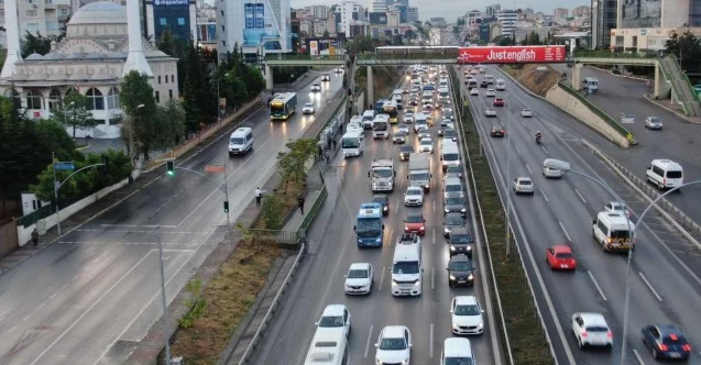 İstanbul’da yağmur başladı, trafik yoğunluğu yüzde 55’i gördü