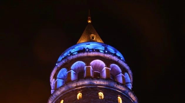 İstanbul’un simgeleri Mavi’ye büründü
