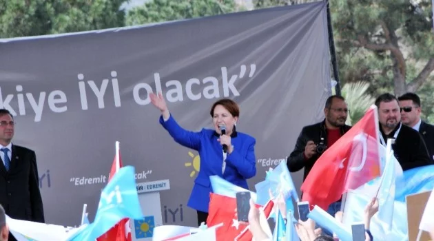 İyi Parti Genel Başkanı Meral Akşener, Balıkesir’de ilçe teşkilatlarını açtı