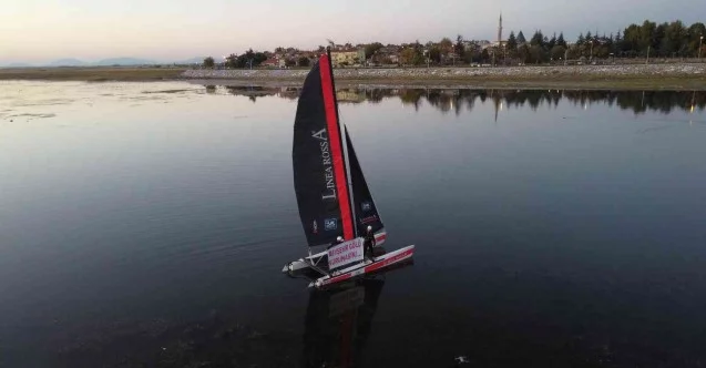 İzmir’den gelen sporcular Beyşehir Gölü’ndeki susuzluğa yelken açtı