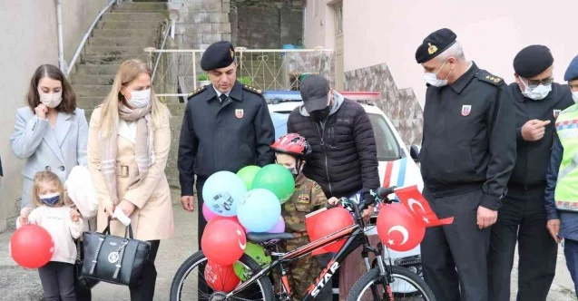 Jandarma Genel Komutanı Çetin’den jandarma hayranı Mikail’e bisiklet