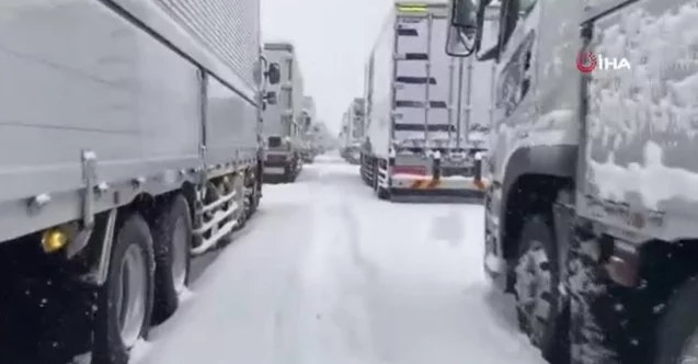 Japonya’da kar esareti: Yüzlerce araç yollarda mahsur kaldı