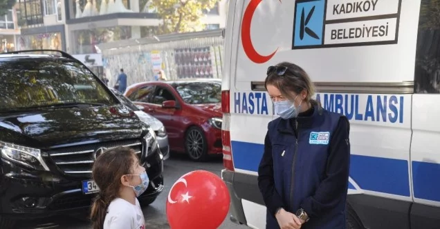 Kadıköy’de korona virüse ambulansla farkındalık