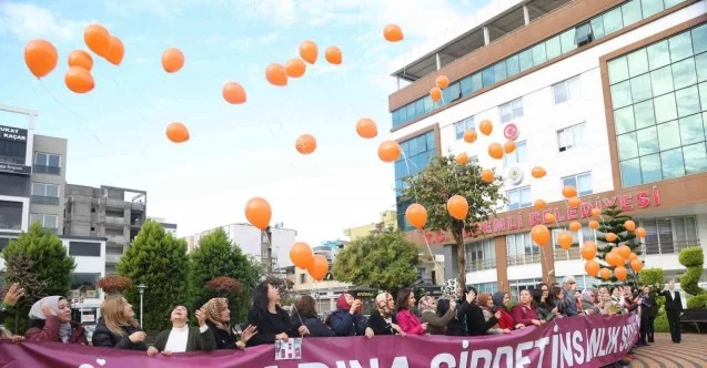 Kadına şiddete dikkat çekmek için yüzlerce balon gökyüzüne bırakıldı