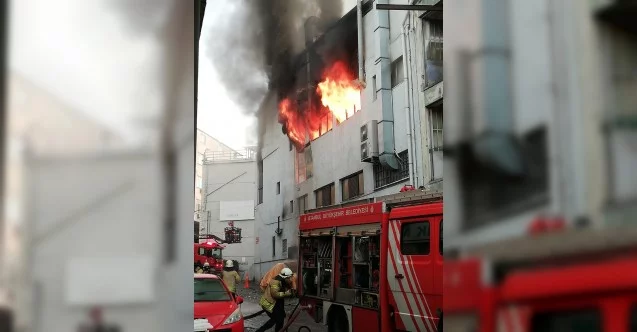 Kağıthane’de 4 katlı iş merkezinde yangın çıktı. Olay yerine çok sayıda itfaiye ekibi sevk edildi, ekiplerin yangına müdahalesi devam ediyor