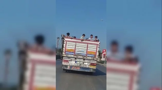 Bursa'da kamyon kasasında çocukların tehlikeli yolculuğu