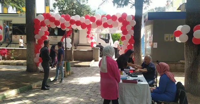 "Kan Bağışı Festivali"ne yoğun ilgi: Öğrenciler birbirleriyle yarıştı