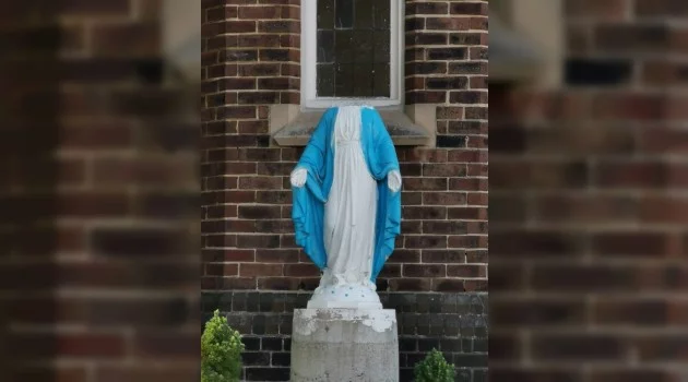 Kanada’da Meryem Ana heykeline saldırı