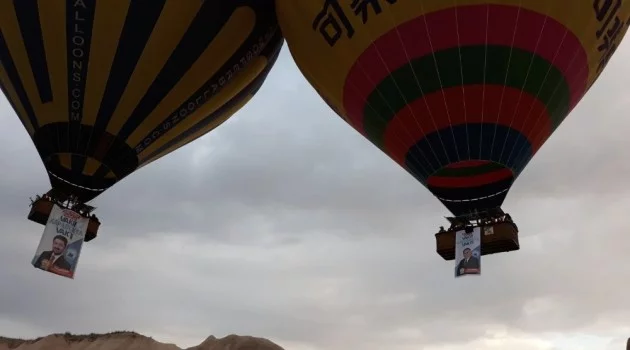 Kapadokya’da balonlar ’Vakit Kapadokya Vakti’ pankartlarıyla havalandı