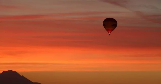 Kapadokya’da balonların gökyüzünde muhteşem dansı