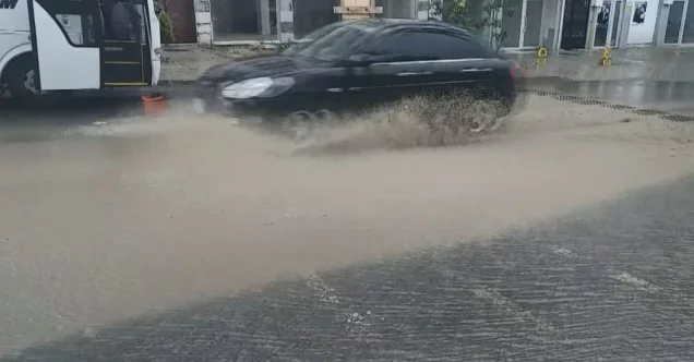 Kapanmanın son gününde sokaklar yağmurla yıkandı