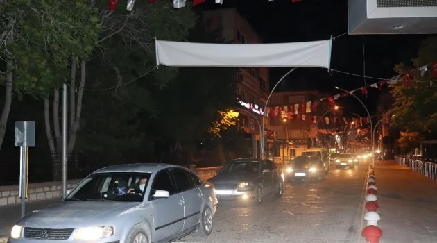 Karaman’da vatandaşlar kısıtlamanın bitmesiyle kendilerini sokağa attı