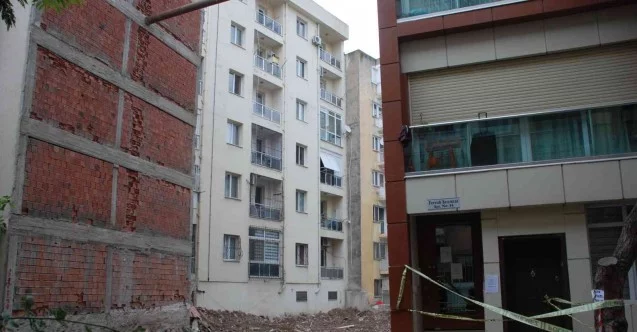 Karşıyaka’daki 2 binaya halen girilemiyor