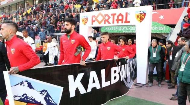 Kayserispor - MKE Ankaragücü maçı öncesi saygı duruşu