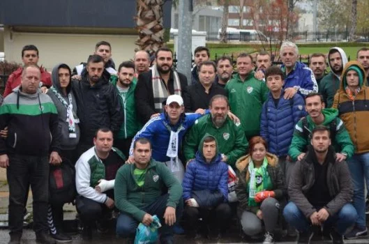 Kaza geçiren Bursasporlu taraftarları Başkan Mesut Mestan karşıladı