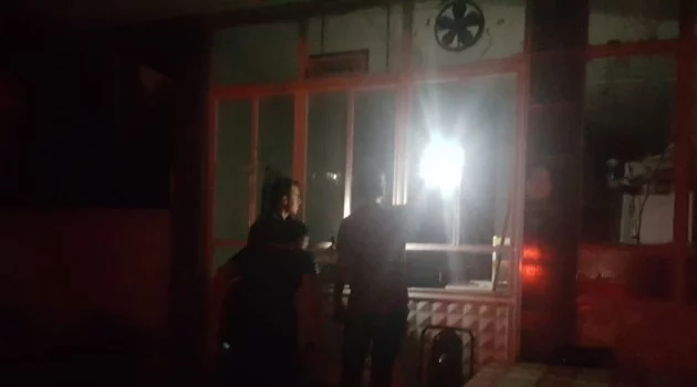 Bursa'da kıraathaneye taşlı sopalı saldırı