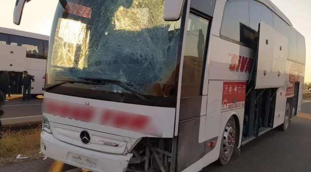 Kırıkkale’de askerleri taşıyan otobüs kaza yaptı