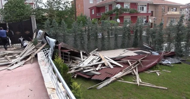 Kırıkkale’de ’toz fırtınası’ etkili oldu: Çatılar uçtu, ağaçlar kökünden söküldü