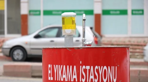 Kırşehirli esnaf, sokak ortasına dezenfekte istasyonu kurdu