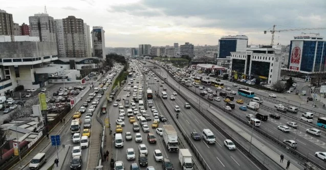 Kısıtlama öncesi İstanbul’da trafik yoğunluğu oluştu
