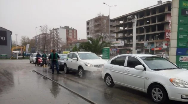 Kocaeli’de araçları çamurla kaplanan sürücüler yıkama yerlerine koştu