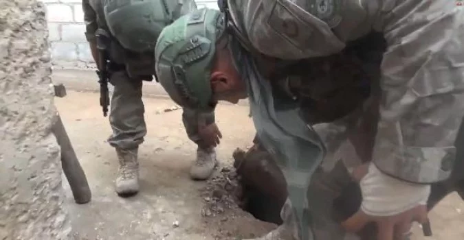 Komandolar, Resulayn'da teröristlerin kazdığı 1 tünel daha buldu