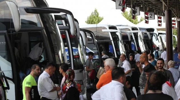 Konya şehirler arası otobüs terminalinde bayram yoğunluğu