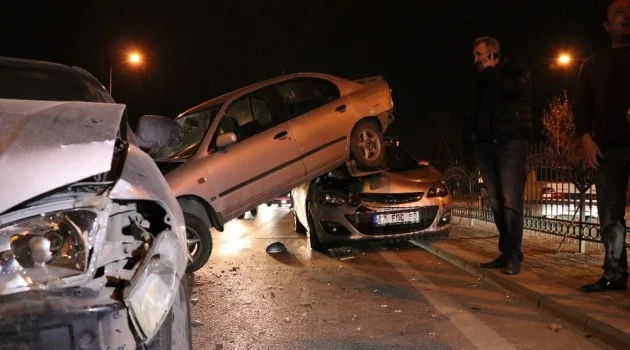 Konya’da 8 araç birbirine girdi: 2 yaralı