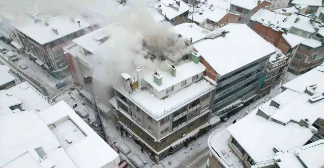 Konya’da apartmanın çatı katında yangın