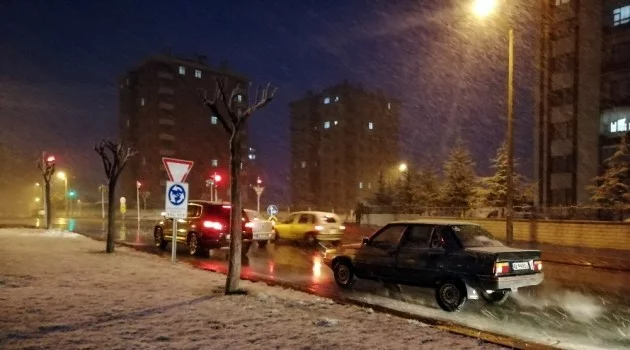 Konya’da Nisan ayında kar yağışı