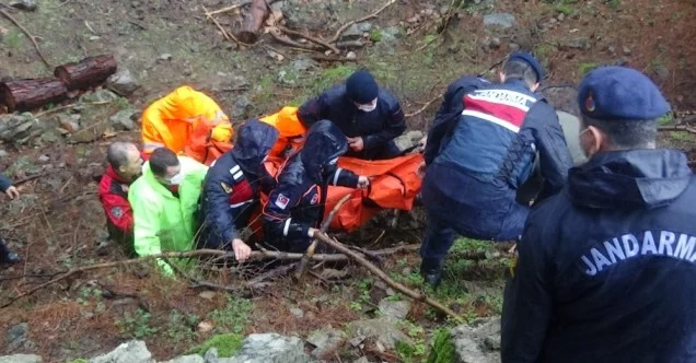 Köprünün çökmesi üzerine azgın sulara düşerek boğulan kadının cenazesi zorlu bir operasyon ile çıkarıldı