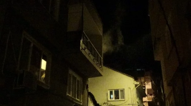 Bursa'da yangın mahalle sakinlerini sokağa döktü