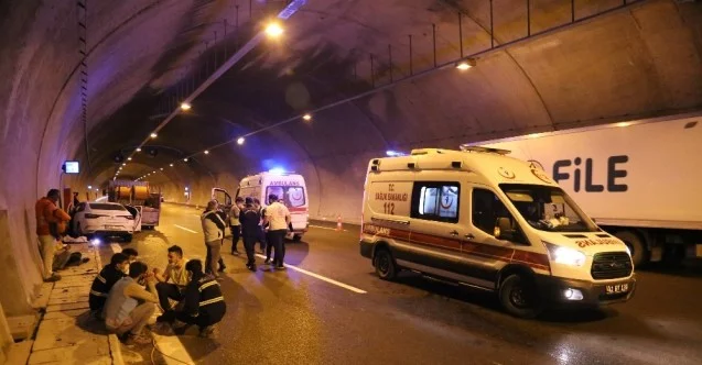 Kuzey Marmara Otoyolu’nda otomobil kablo yüklü kamyonete çarptı: 5 yaralı
