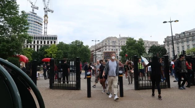 Londra’da binlerce kişi George Floyd için yürüdü
