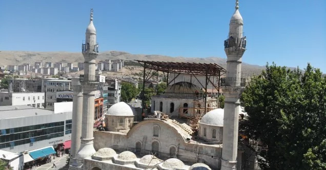 Malatya’da depremlere meydan okuyan tarihi camide restorasyon