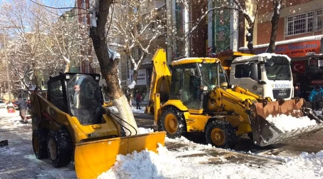 Malatya’da kardan kapanan 450 mahallenin yolu açıldı