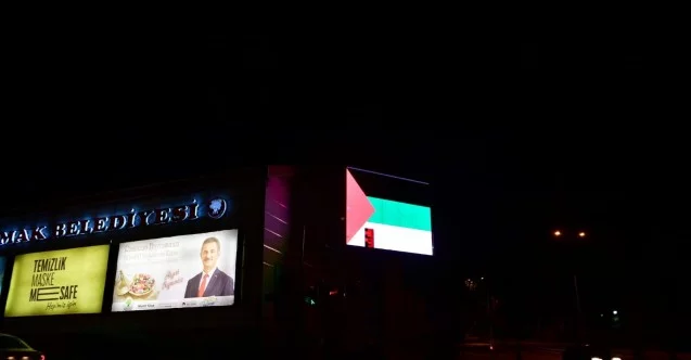 Mamak’ta led ekranlara Filistin Bayrağı yansıtıldı