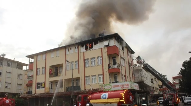 Manavgat’ta korkutan çatı yangını