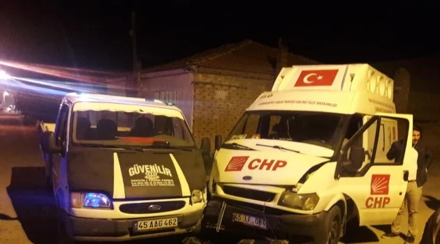 Manisa’da CHP’nin seçim aracı kaza yaptı: 7 yaralı