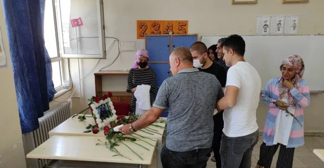 Mardin’deki kazada hayatını kaybeden öğretmenler için okullarında anma programı düzenlendi